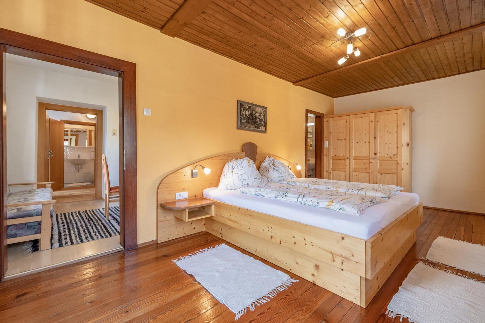 Lissis Bauernhof Appartments Gundersheim Buitenkant foto